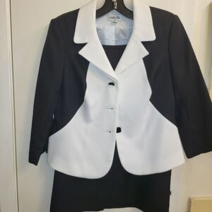 New Isabella Women’s Ivory 100% Polyester 2 Piece Skirt Suit Size 12W Ret. $180.